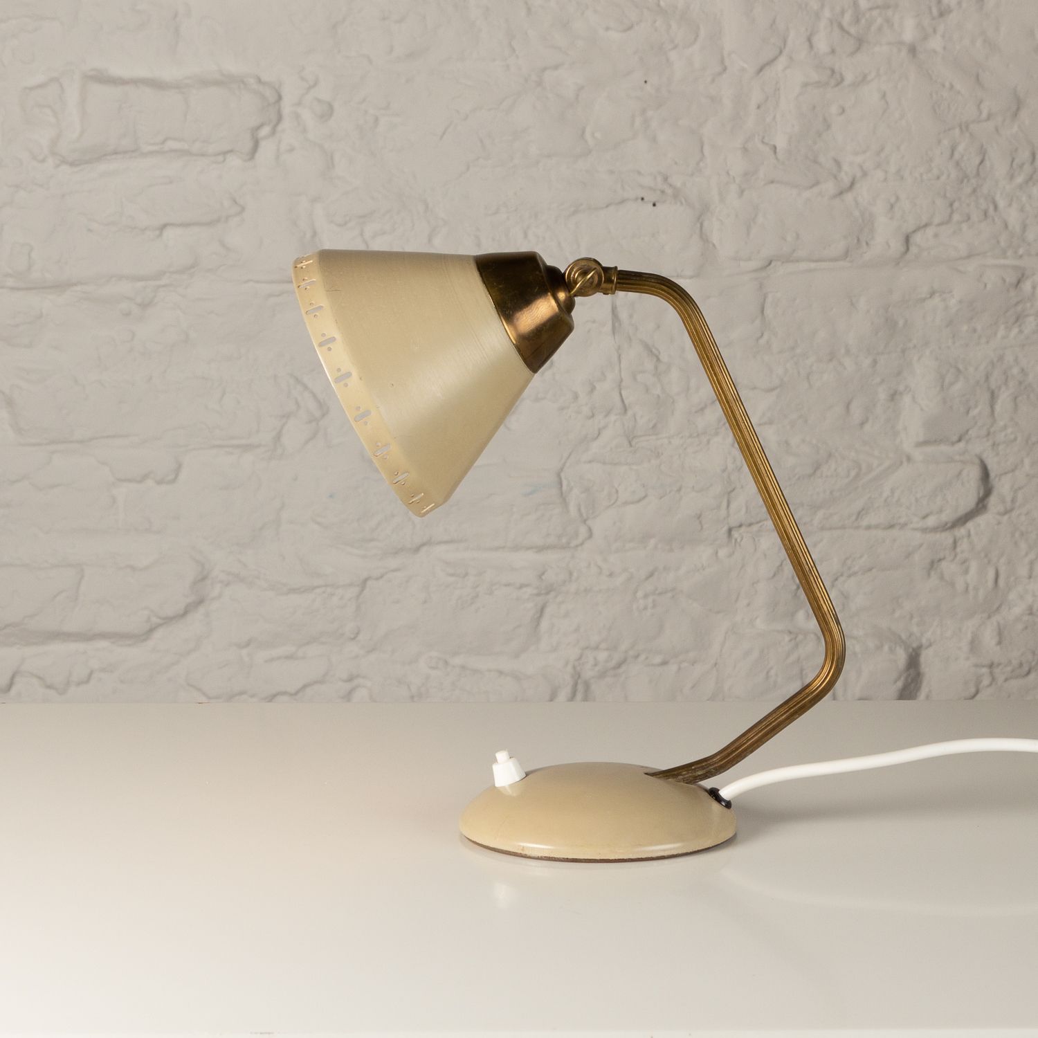 Cream And Brass Gooseneck Desk Lamp By Erik Wärnå For Ewå Värnamo, Sweden, 1950s photo Lighting
