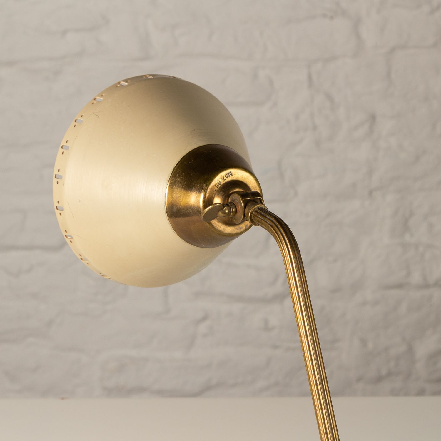Cream And Brass Gooseneck Desk Lamp By Erik Wärnå For Ewå Värnamo, Sweden, 1950s photo vinterior