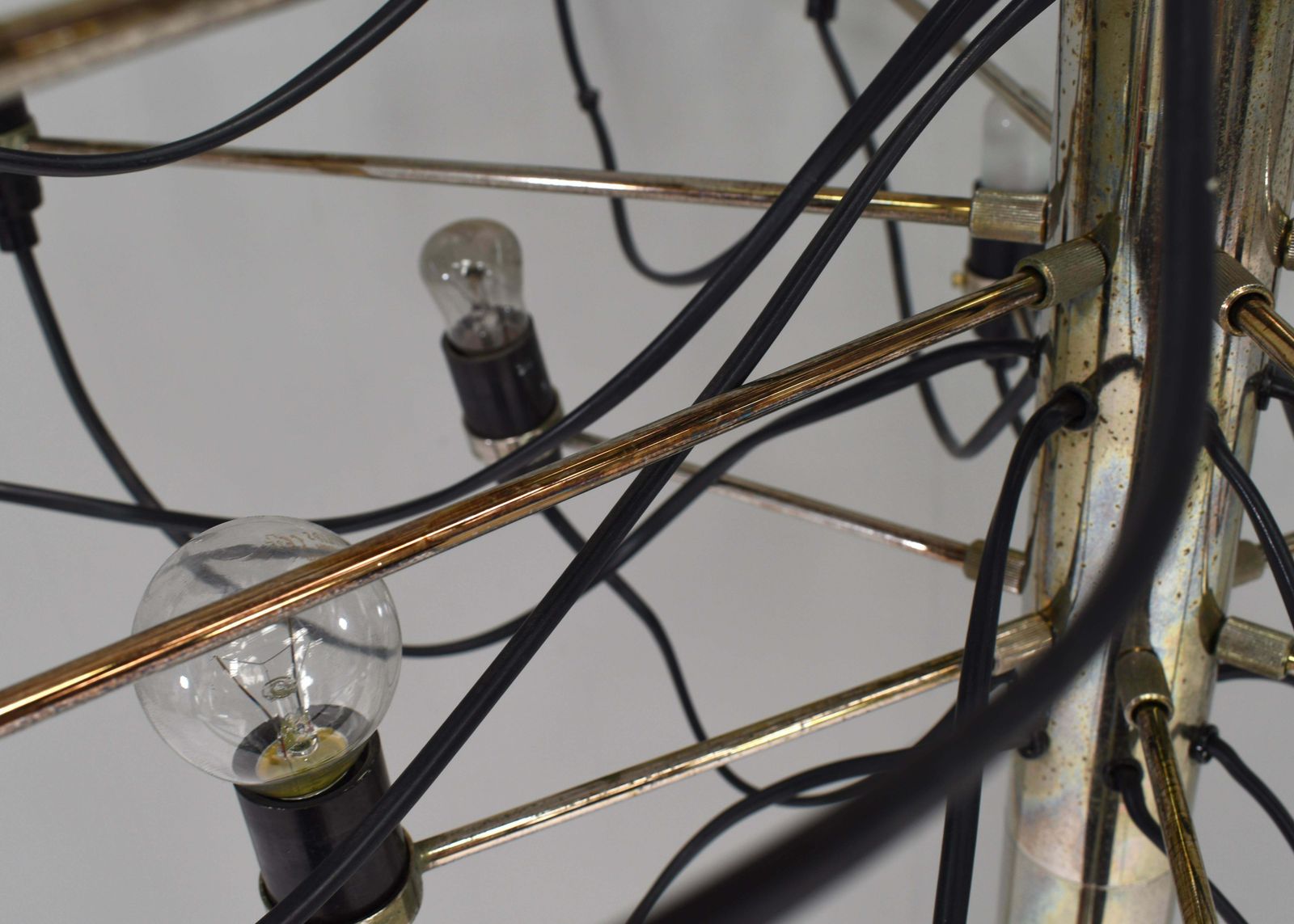 photo for sale Early Edition Gino Sarfatti 2097/30 Brass Chandelier For Arteluce / Flos, Italy