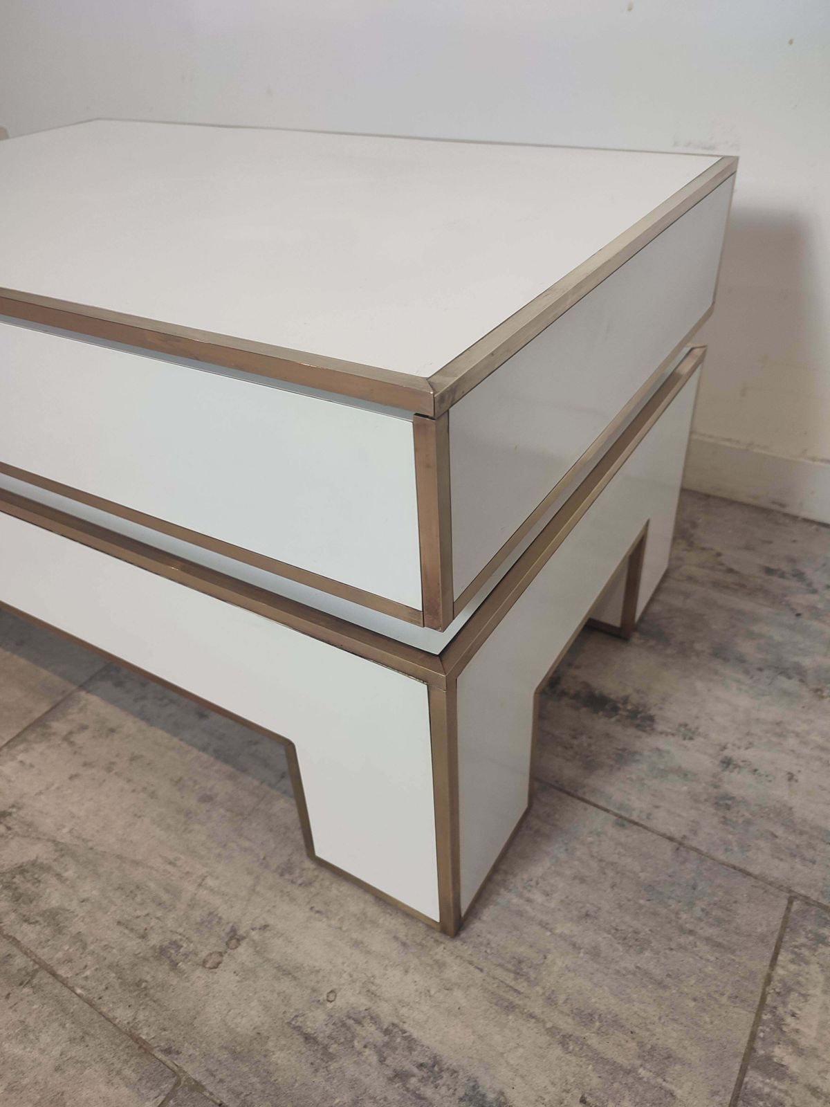 4031.0 White Pair Of Night Stands From "Alain Delon" For Maison Jansen" photo