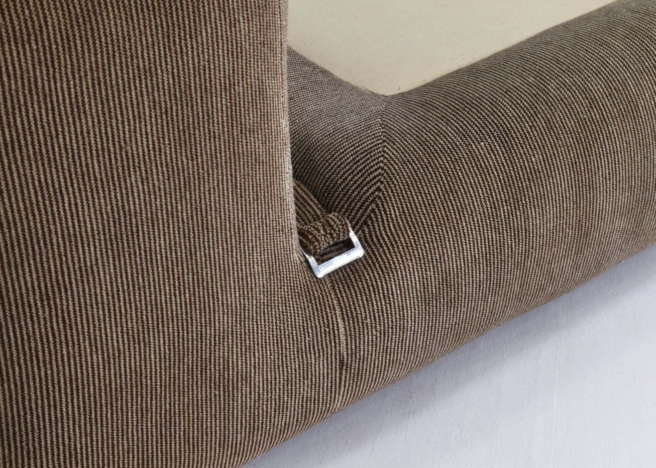 photo for sale Mario Bellini Le Mura Daybed In Original Mohair Velvet, Italy, 1972