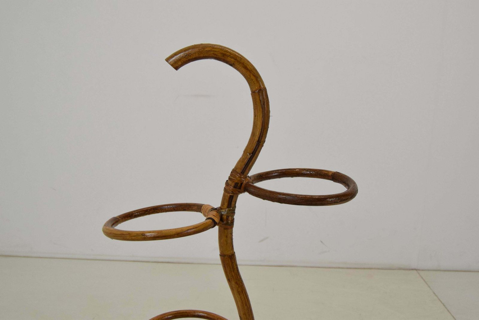 Mid Century Rattan And Bamboo Flower Stand, Bonaccina Attributed,1950's. photo vinterior