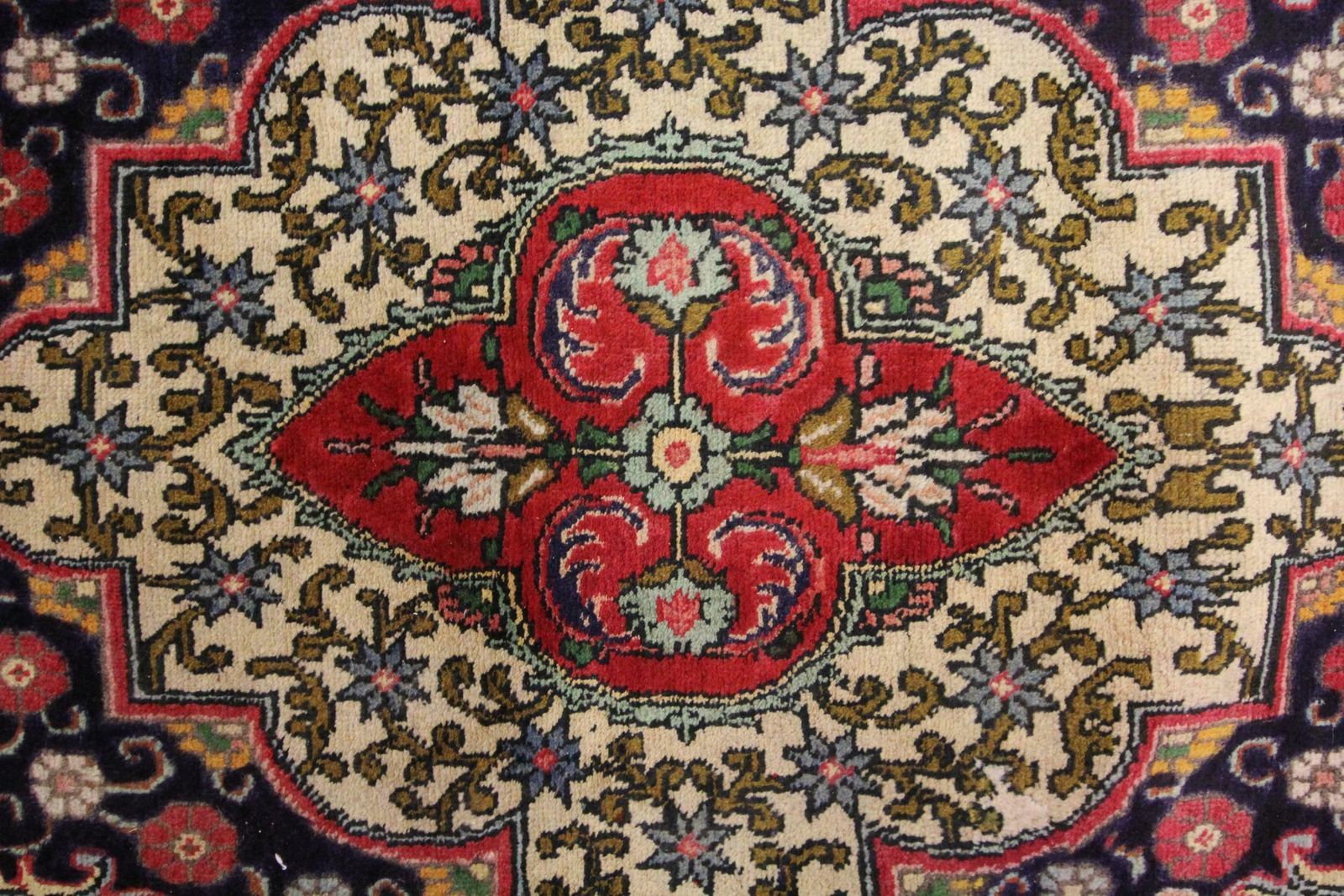 Textiles Traditional Carpet Handwoven Wool Rug Large Floral Red Living Room Rug photo
