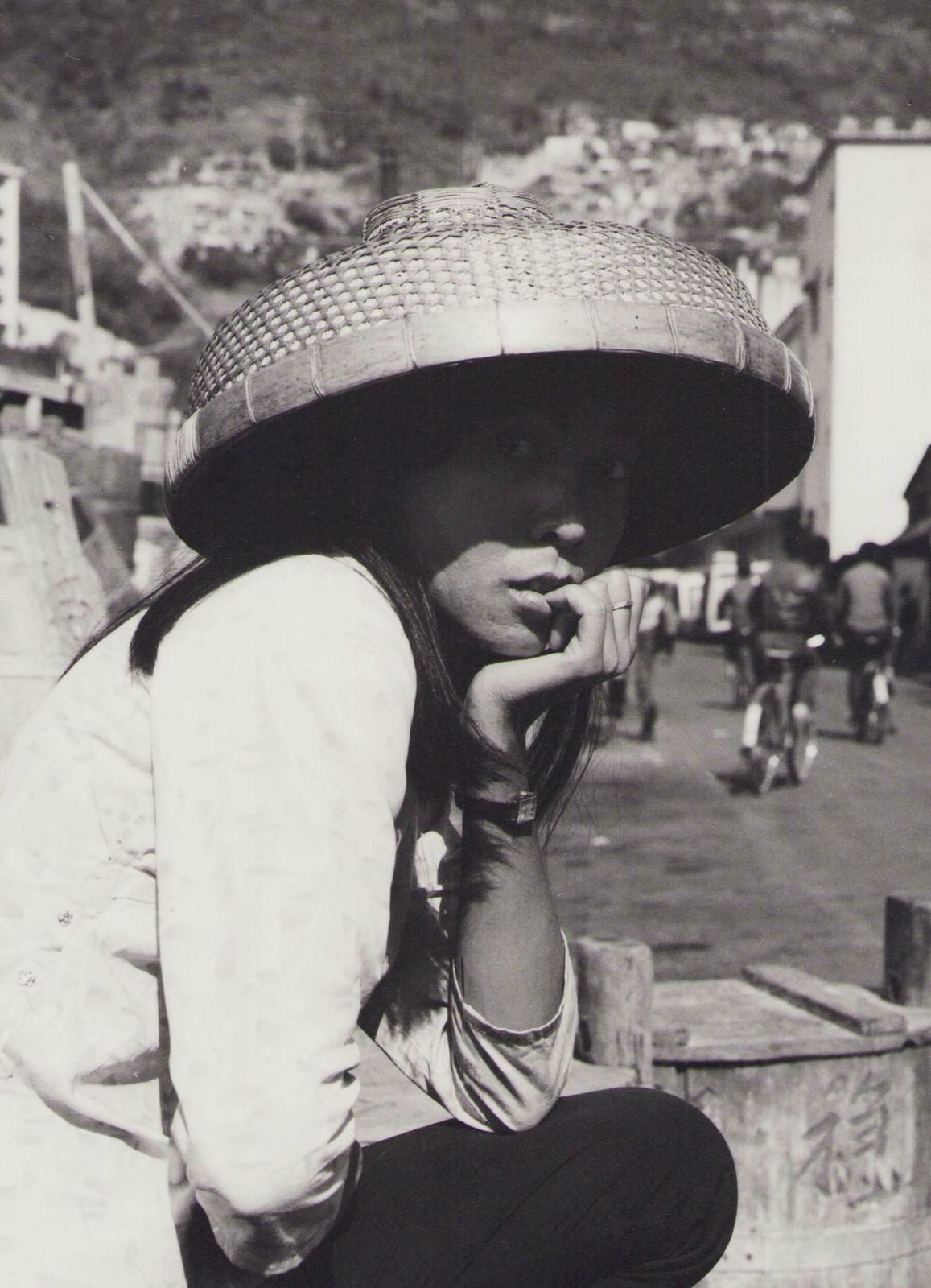 Hanna Seidel Hong Kong, Woman, Aberdeen, Black And White Photography photo furniture