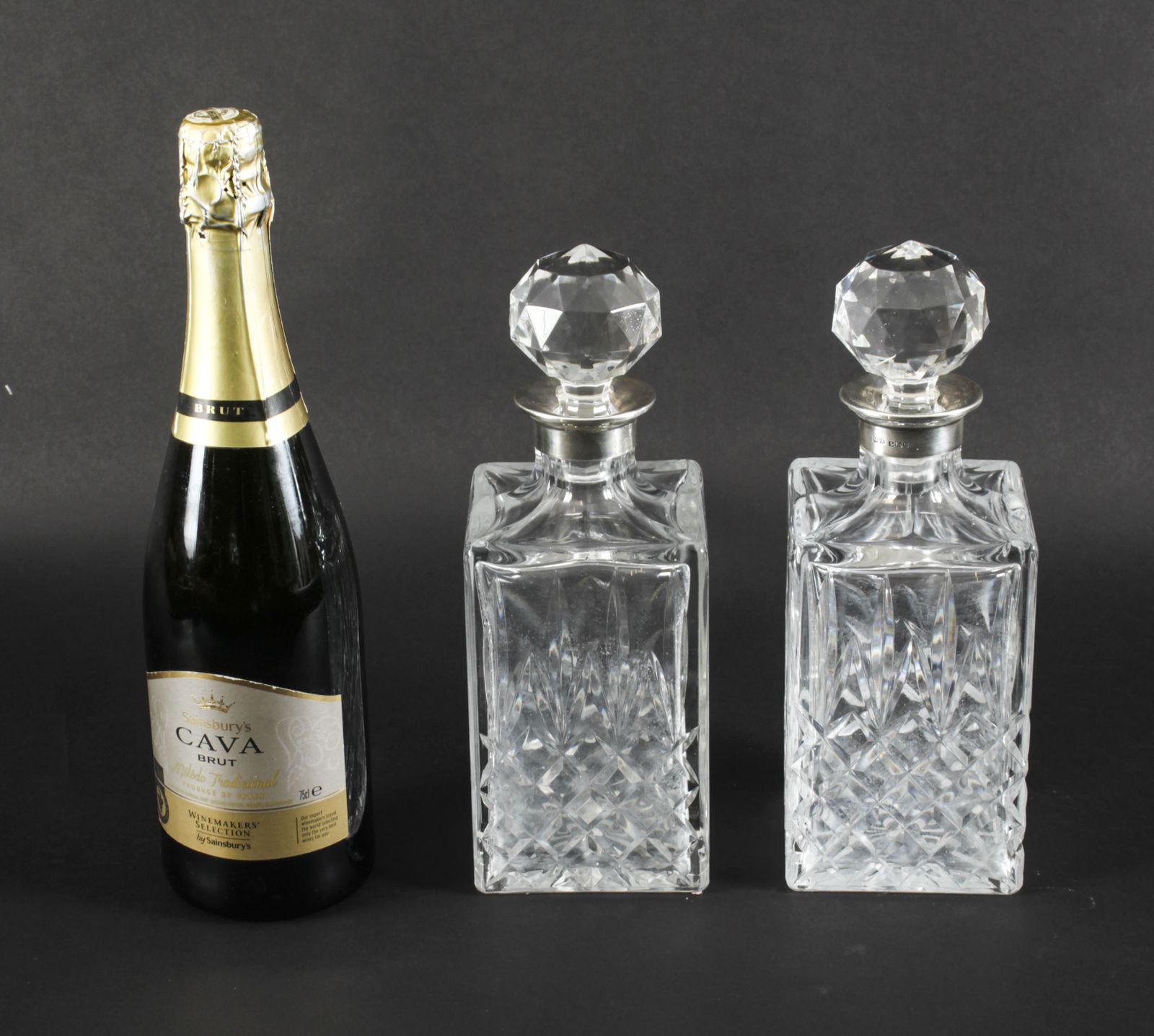 photo vinterior Vintage Pair Of Cut Crystal Glass Liqueur Decanters  Birmingham 1978 20th C