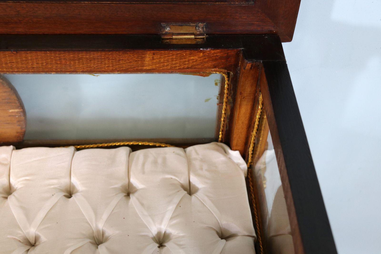 A Lovely Continental Mahogany And Kingwood Veneered Bijouterie Display Table. photo Furniture