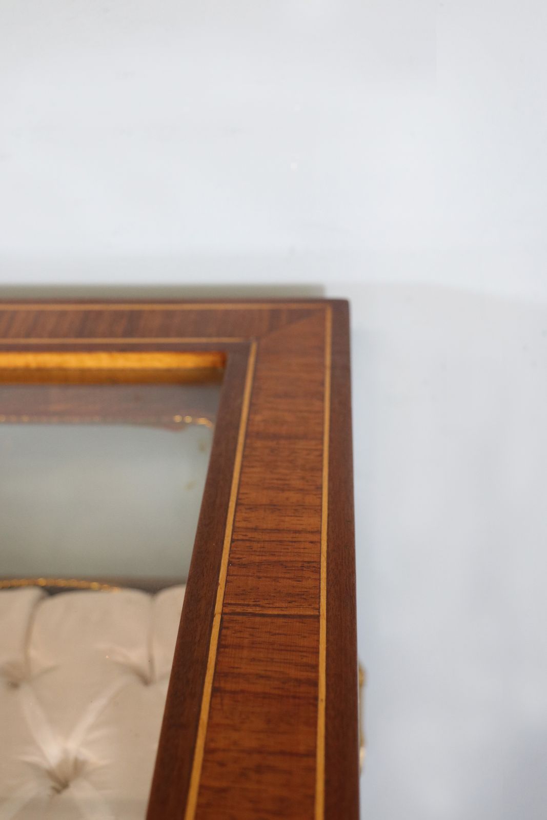 photo vinterior A Lovely Continental Mahogany And Kingwood Veneered Bijouterie Display Table.