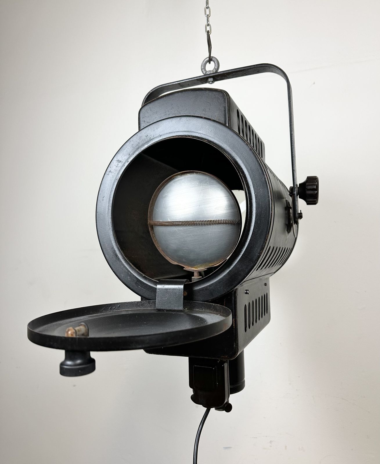photo vintage Vintage Black Theatre Spotlight, 1960s