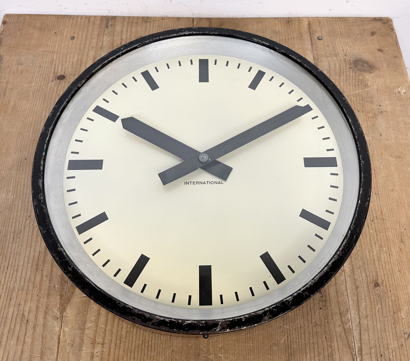 photo vinterior Black Industrial Factory Wall Clock From International, 1950s