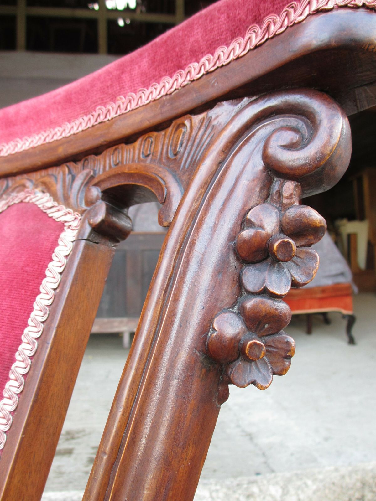 photo vinterior Victorian Carved Mahogany Upholstered Prie Dieu Chair On Castors