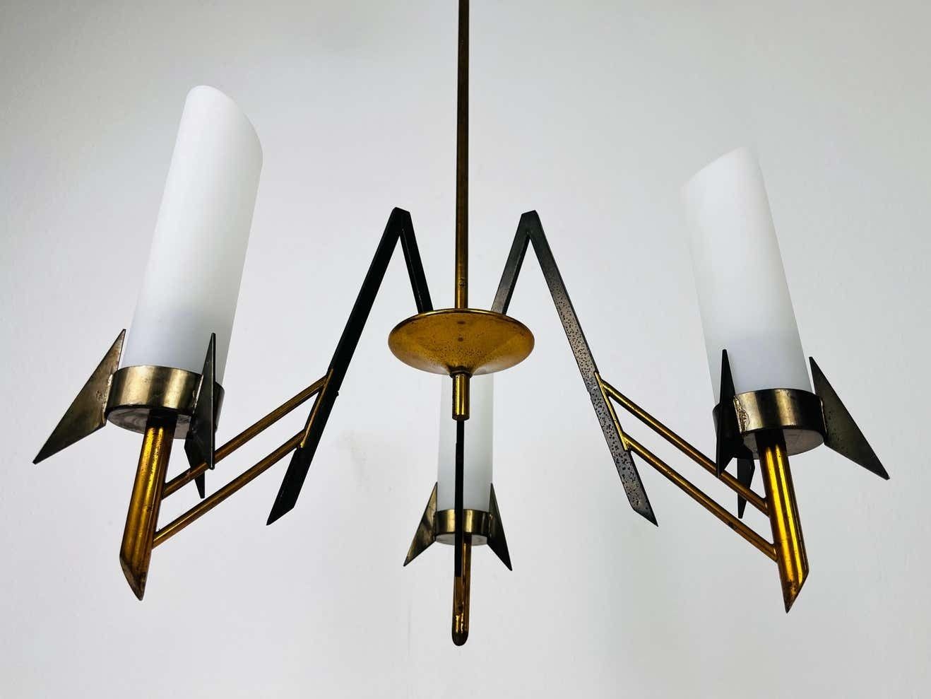 Italiaanse Mid Century Hanglamp Met Messing En Opaalwit Glas, 3 Armen, Ca. Jaren 1960 photo buy