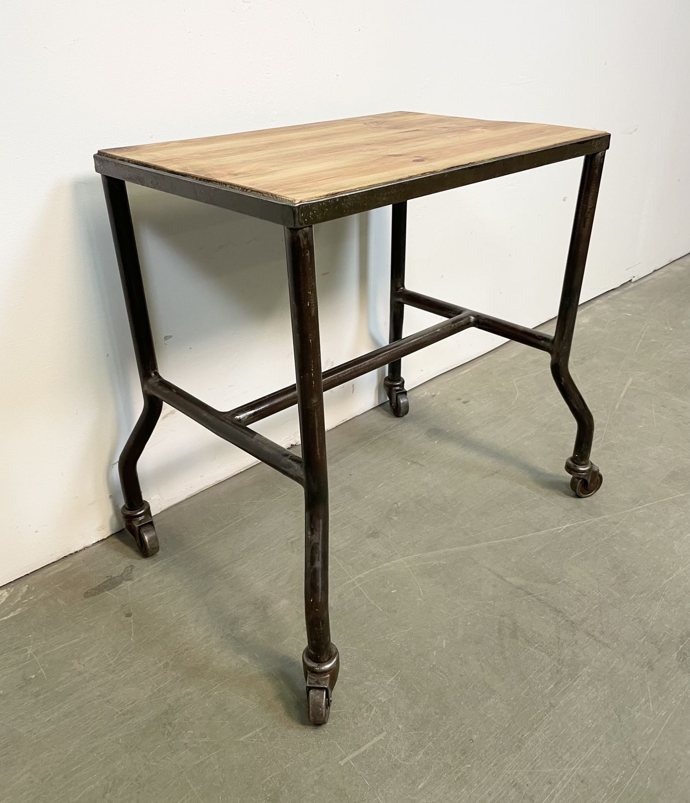 Industrial Table On Wheels, 1960s photo vinterior