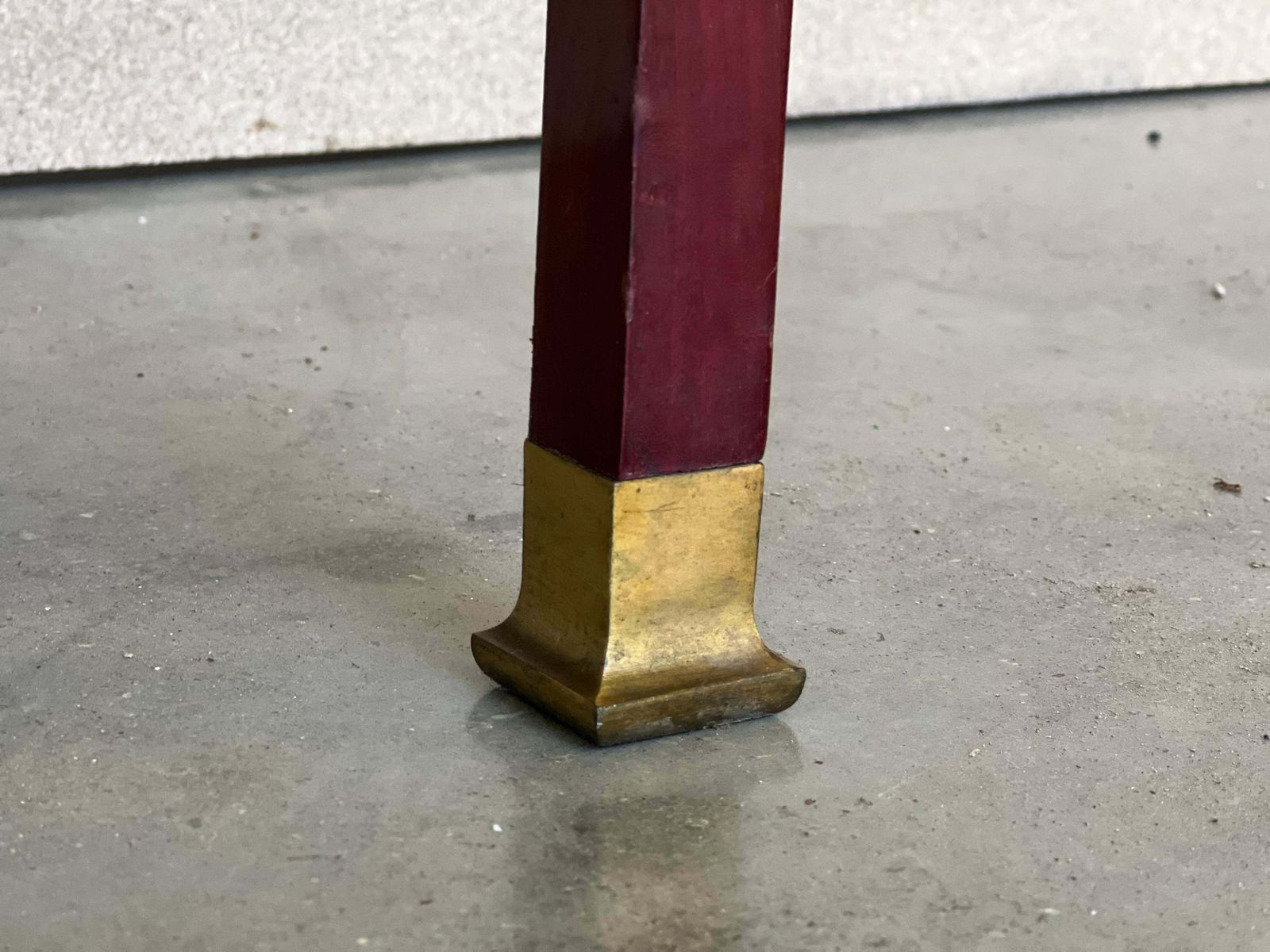 photo for sale Piédestal vitrine de style Empire français à montures en ormolu, vers 1840
