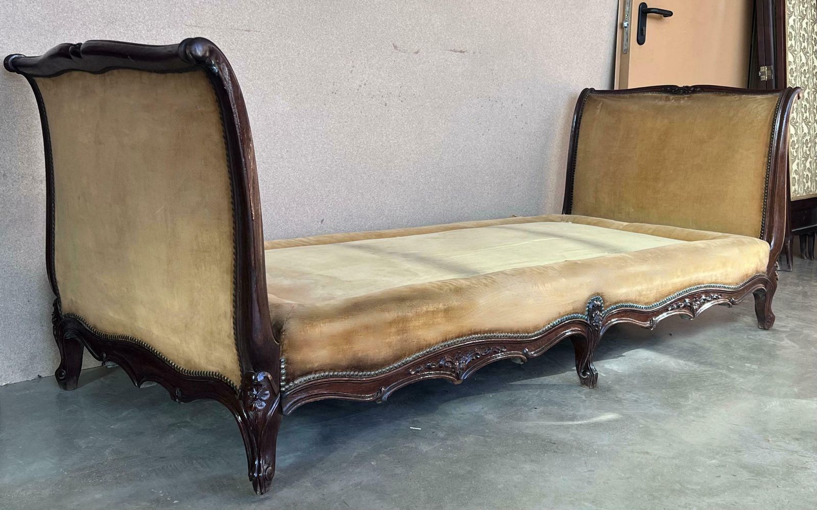 19th Century French Louis XV Period Carved Walnut Daybed photo for sale