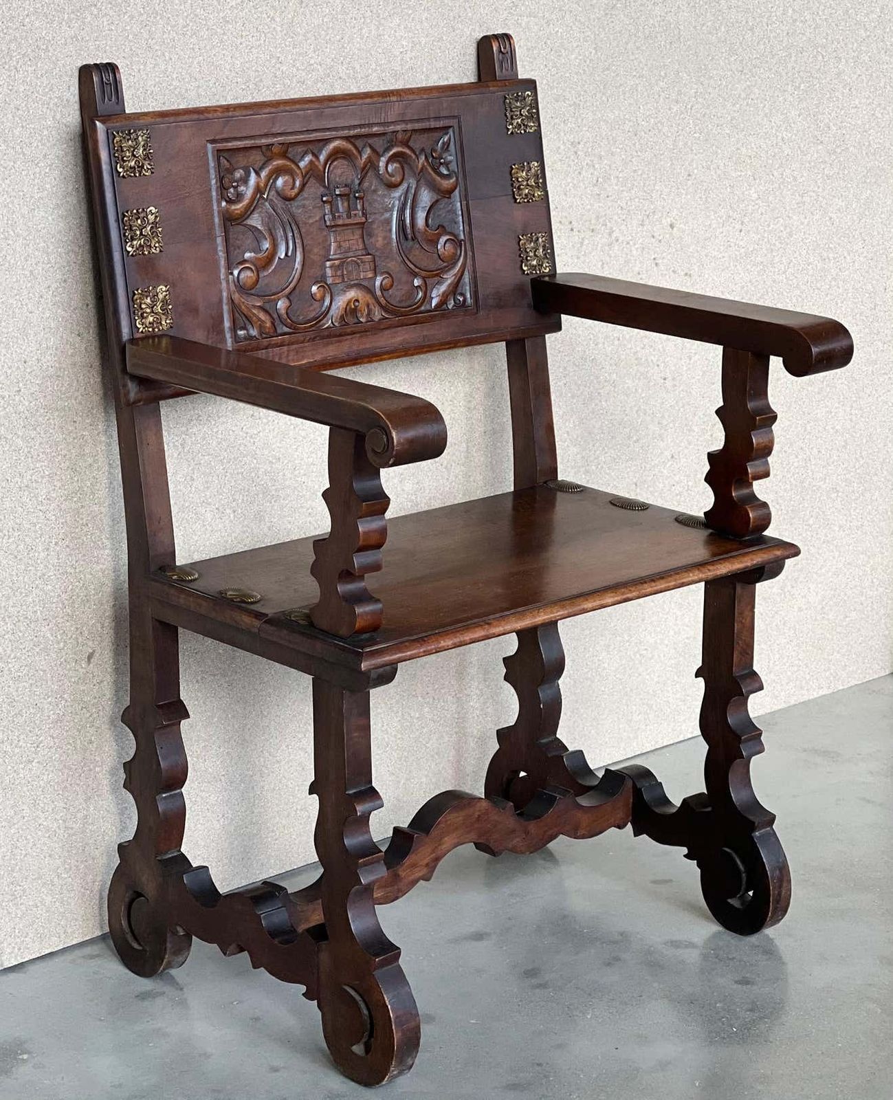 Fauteuils d'autel coloniaux espagnols sculptés, siège et dossier en bois, XIXe siècle photo Mobilier