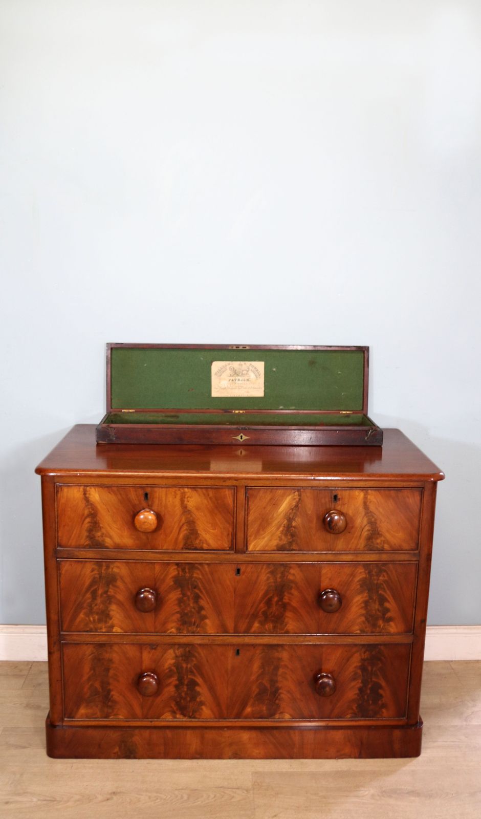 photo buy Lovely Mahogany Gun Case Bears The Label Williams & Powell Of Liverpool.