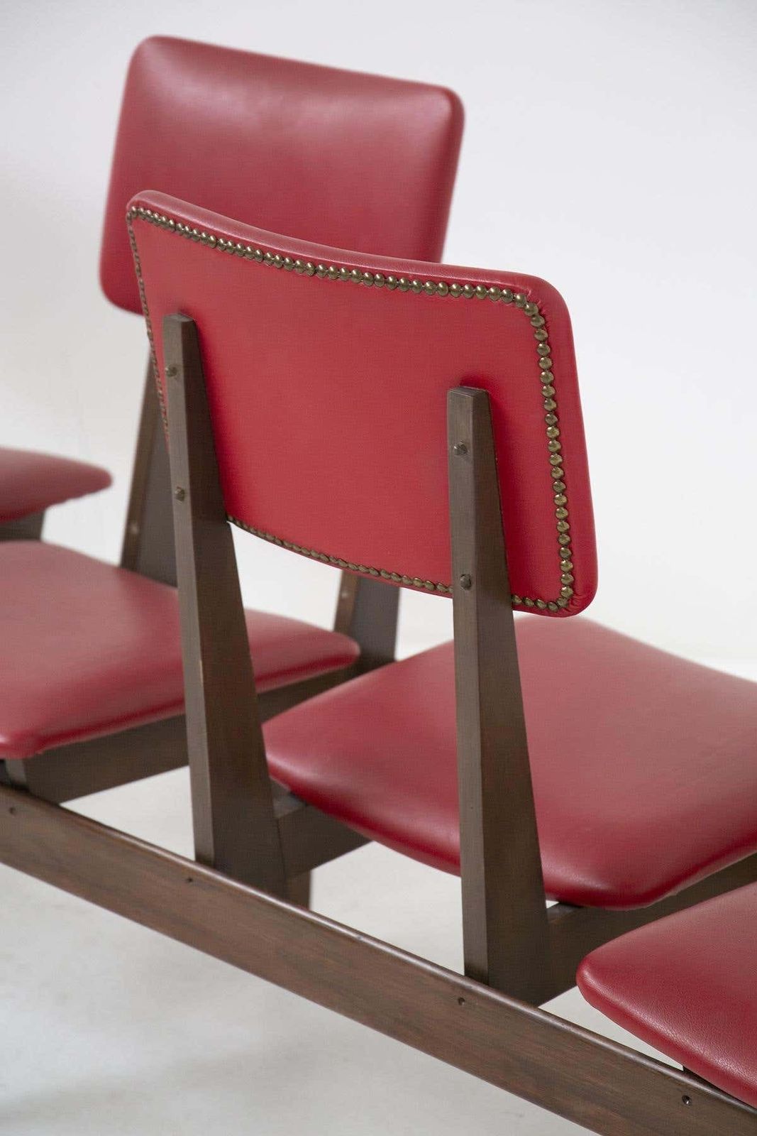 photo vinterior Italian Vintage Bench With Red Leather Seats, 5 Seats