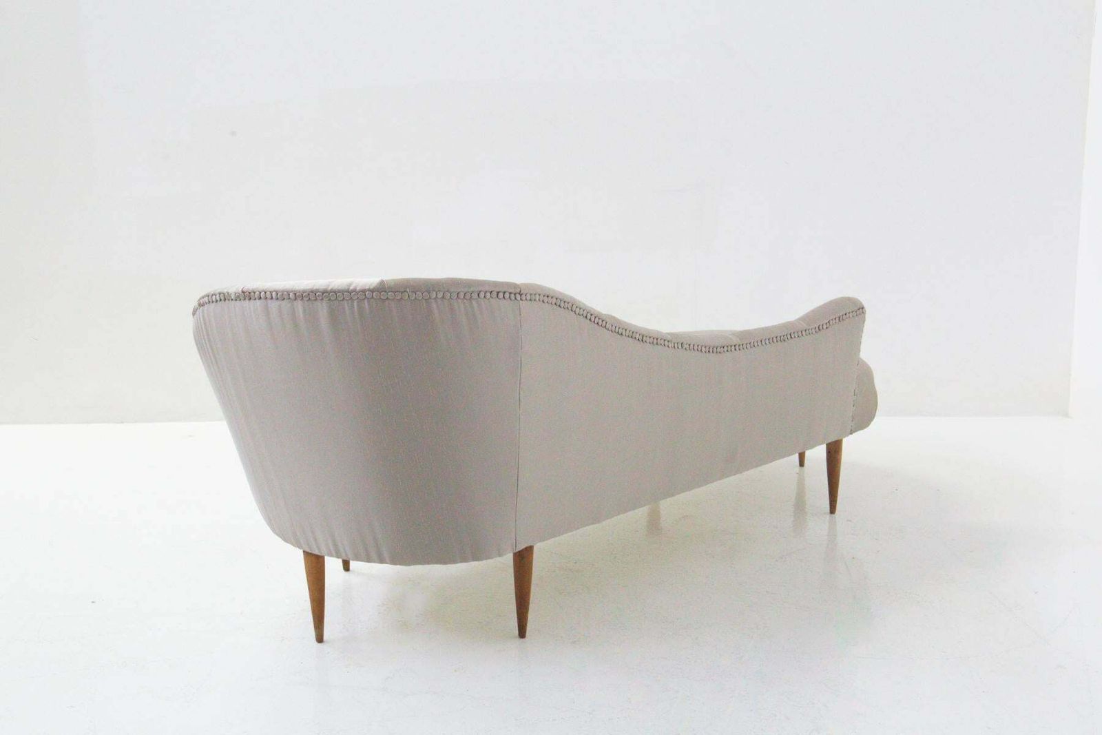 13026.0 Gio Ponti Mid Century Grey Silk Satin Dormeuse ''Attr.'' photo