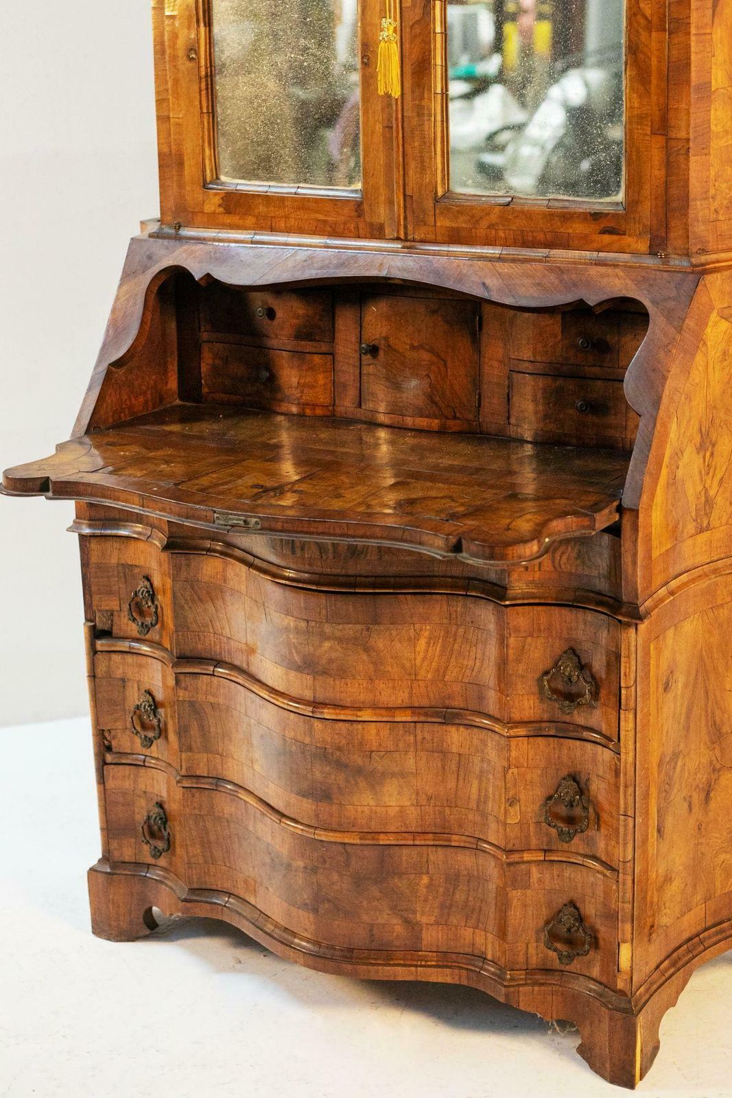 photo vintage Louis XV Style Walnut Root Cabinet 19th Century