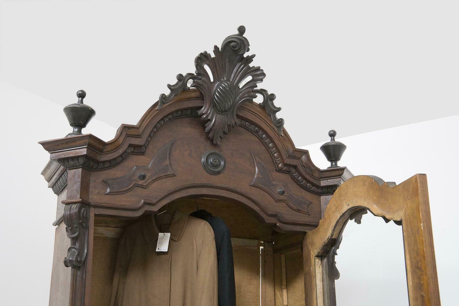 Rococò Antique Cabinet In Walnut Wood With Glass photo furniture