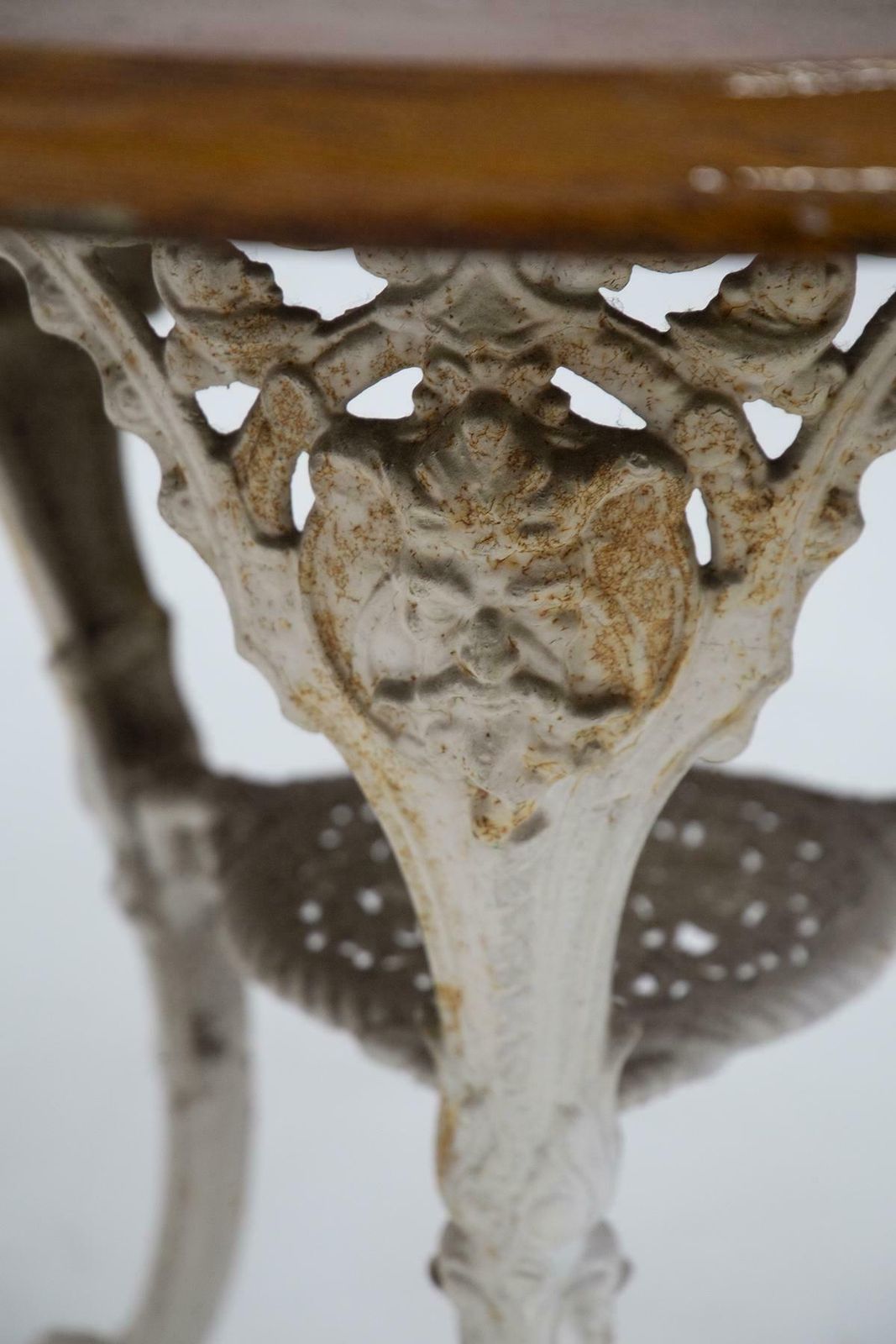 photo furniture Cast Iron English Table Victorian In White And Wood