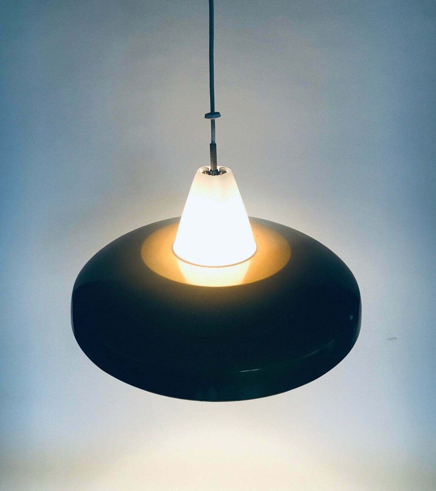 photo furniture Mid Century Modern Hanglamp, Nederlands Design Door Philips, Ca. Jaren 1950