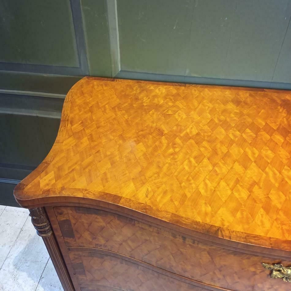 A Late 19th Century Serpentine Satinwood Commode photo vinterior