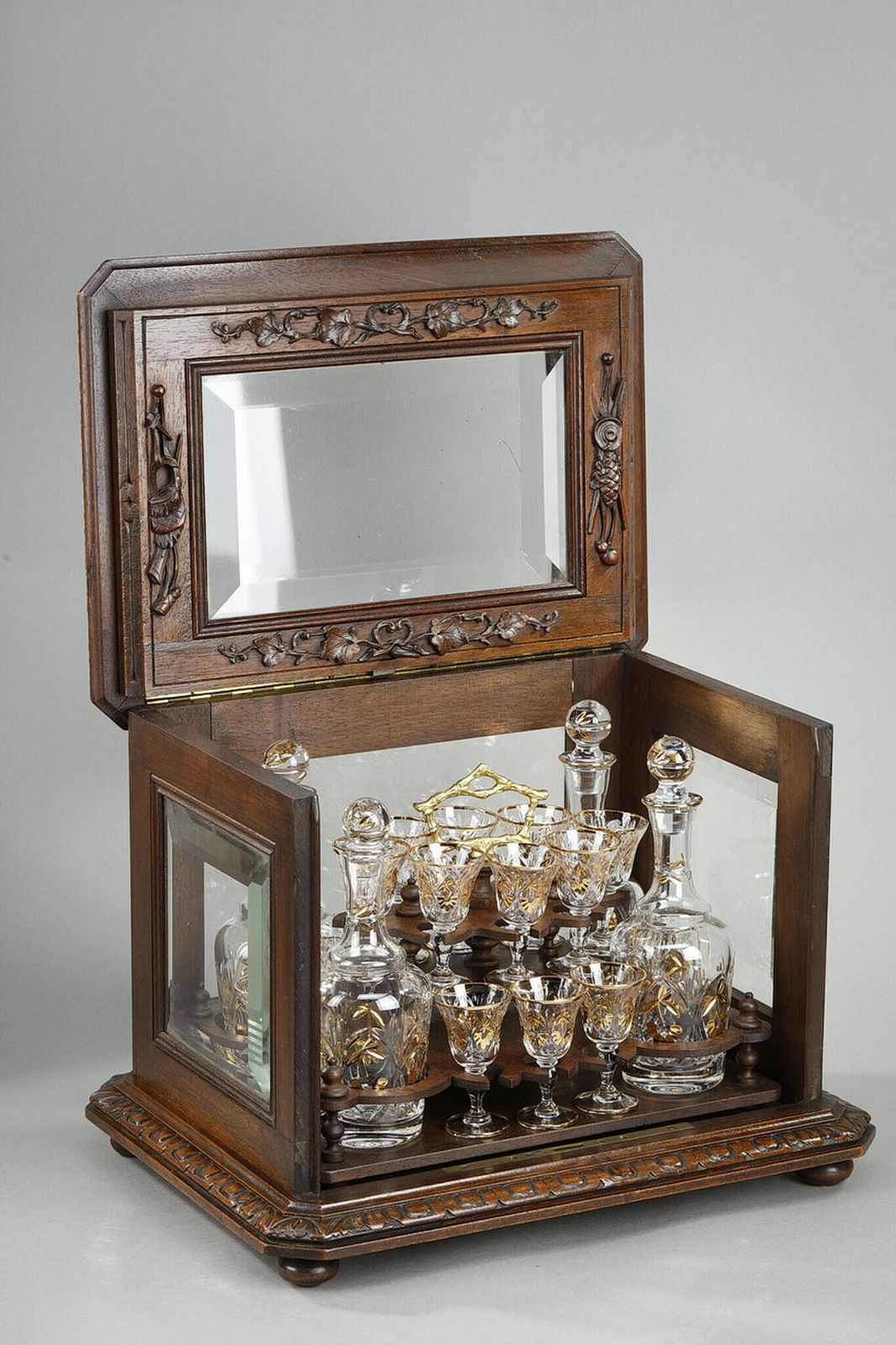 Liqueur Cellar In Carved Wood "Black Forest" And Crystal, Late 19th Century