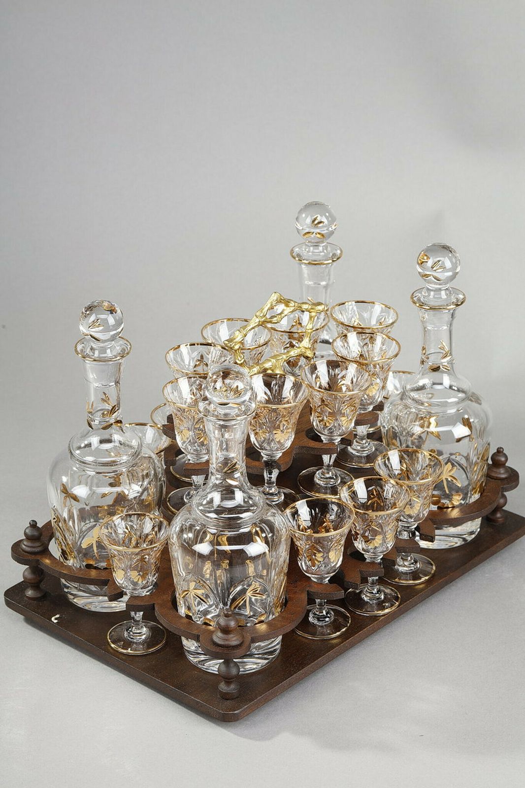 photo vinterior Liqueur Cellar In Carved Wood "Black Forest" And Crystal, Late 19th Century