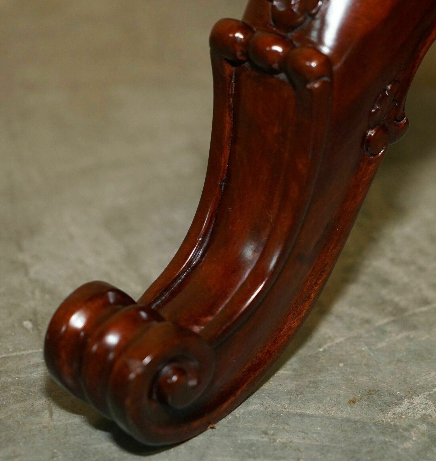 photo vintage Pair Of Antique Thomas Chippendale Hand Carved Jardiniere Plant Stands Pedestals