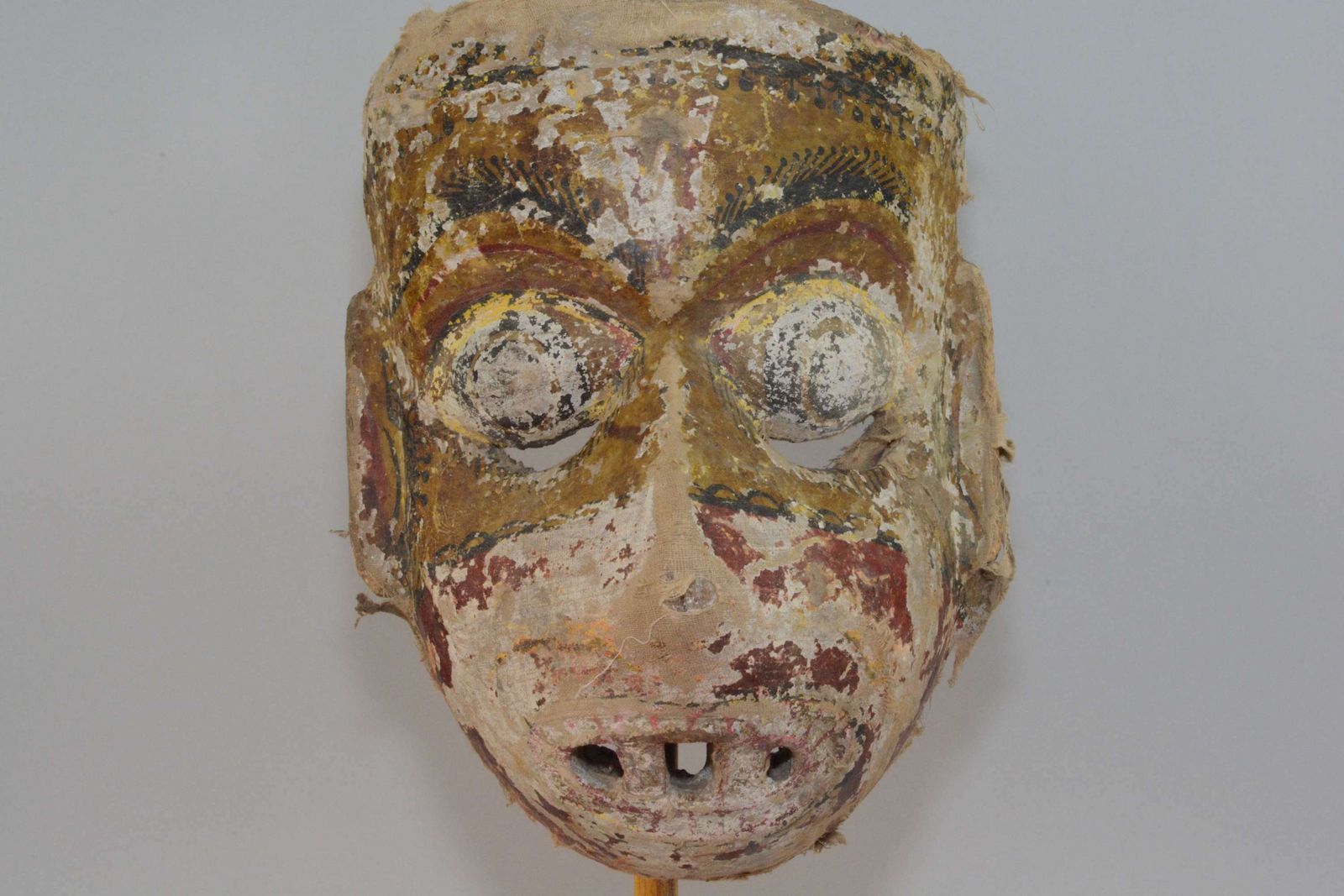 A Large Antique Nepalese Ritual Festival Mask. photo vinterior
