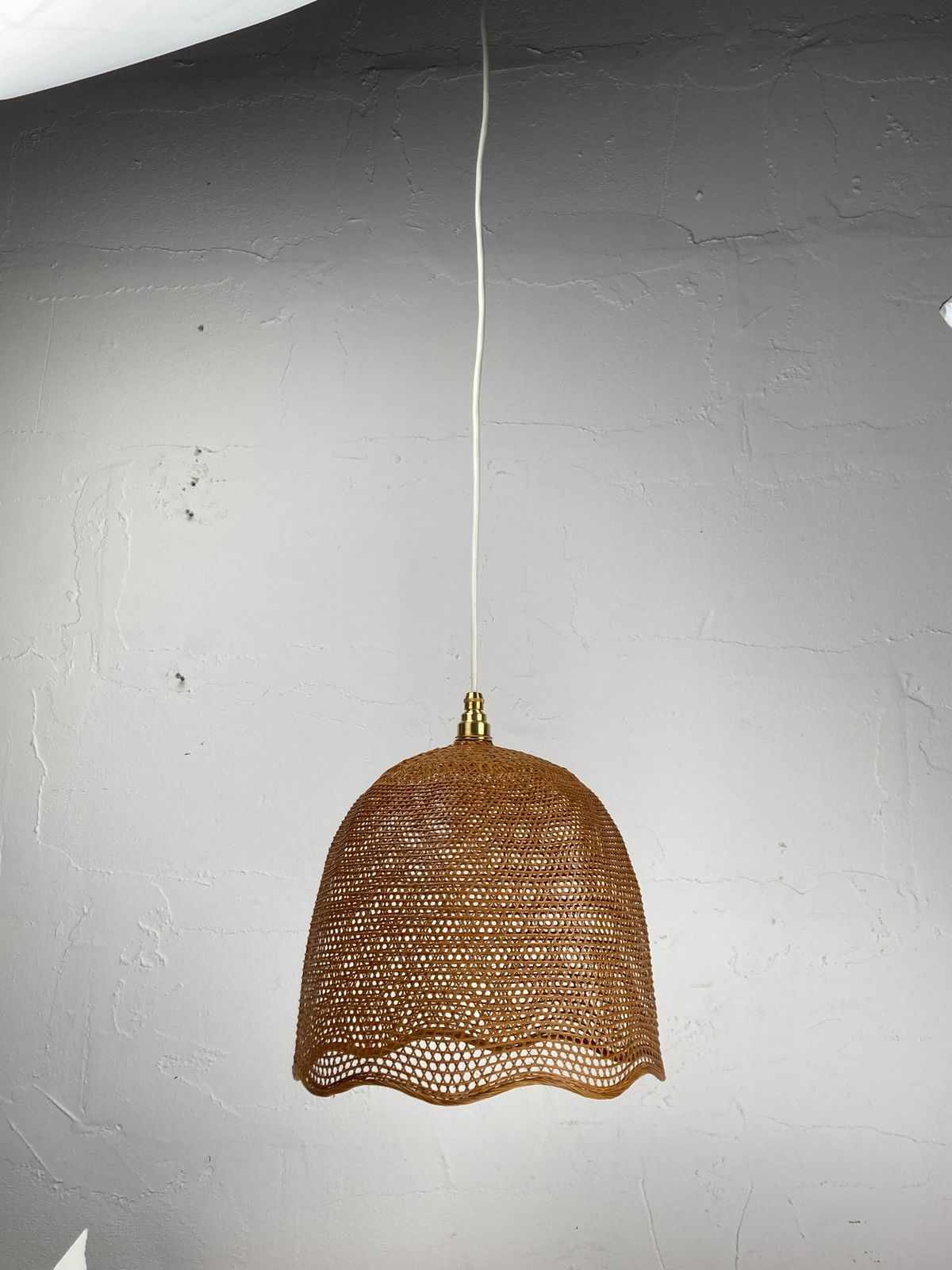 photo vintage Beehive Webbing Rattan Wicker Pendant Hanging Lamp, 1930s