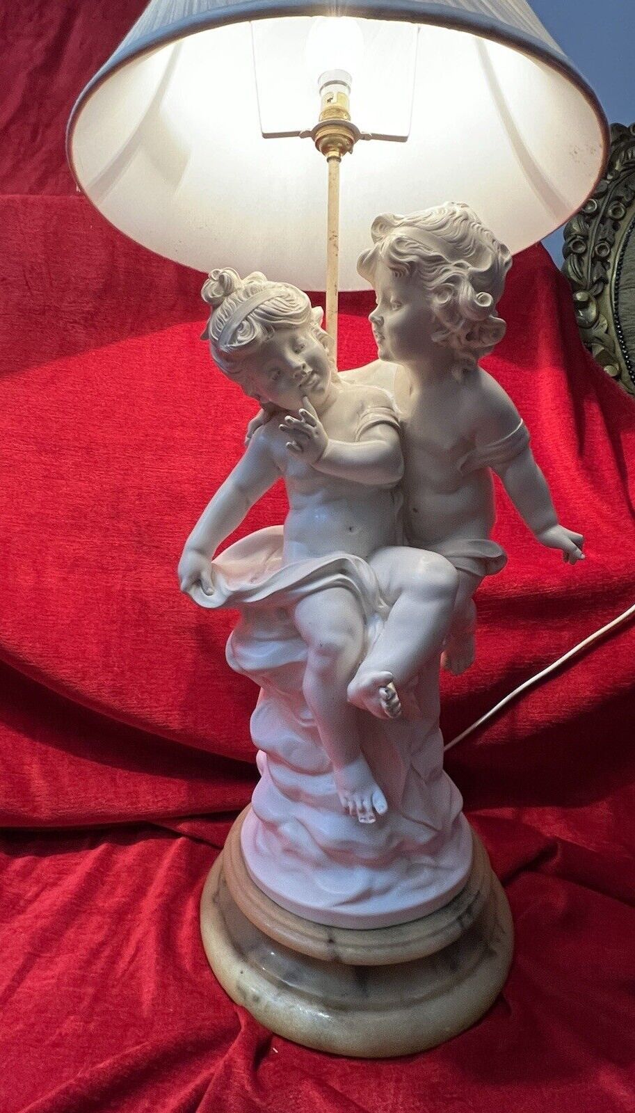 photo vinterior Large Hollywood Glamour Lamp Of Cherubs Set Upon Circular Onyx Base
