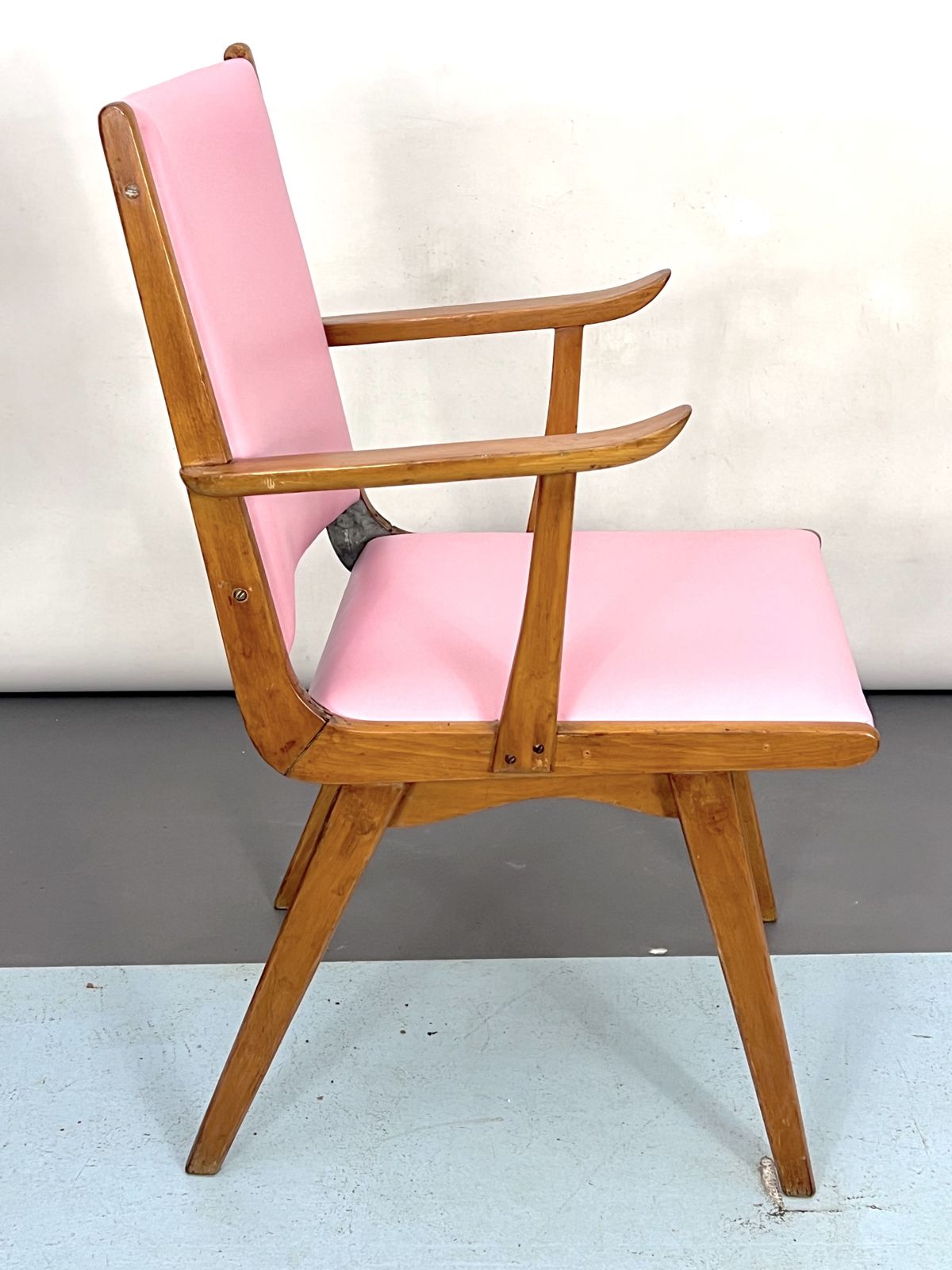 Vintage Italian Wood Accent Chair In Pink Leatherette. Italy 1950s