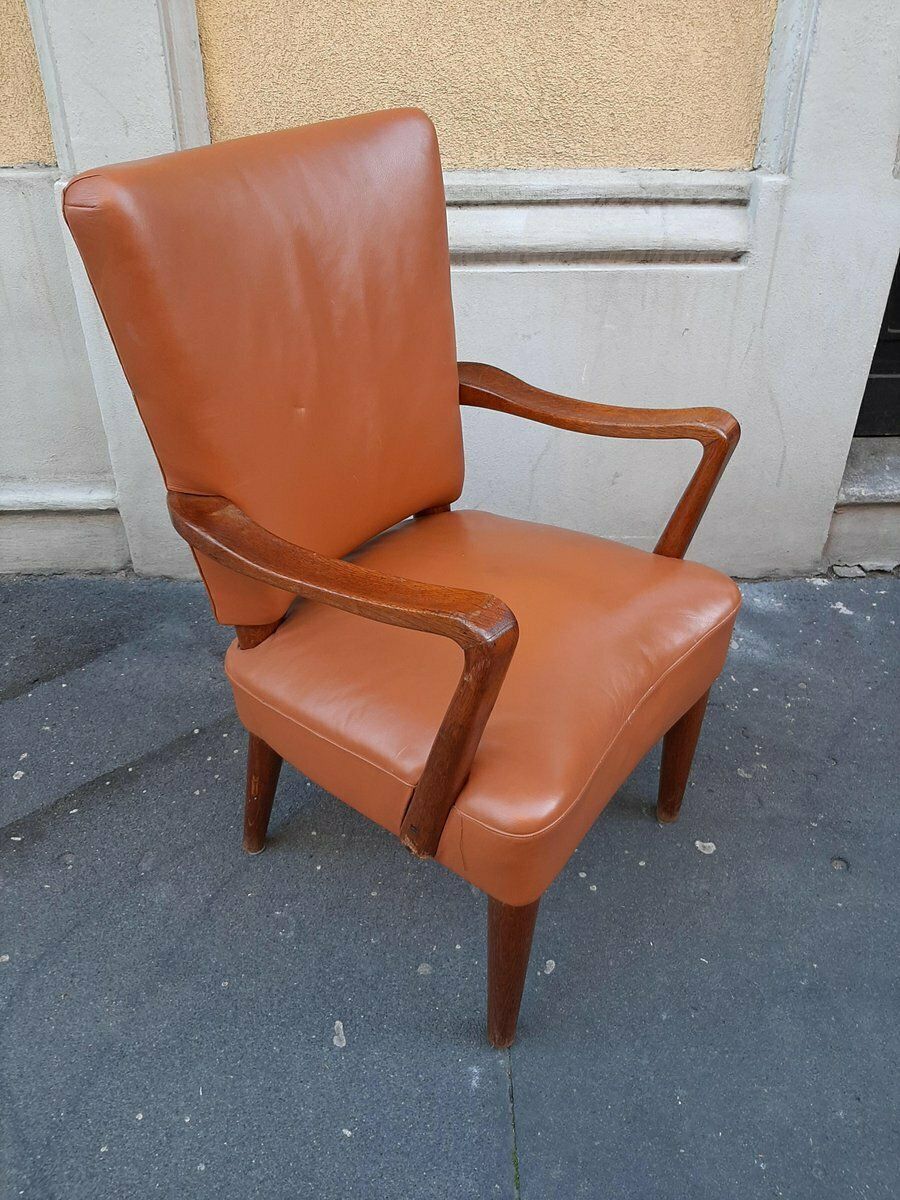 Wood And Brown Leather Armchair By Osvaldo Borsani For Atelier Borsani Varedo, 1930s