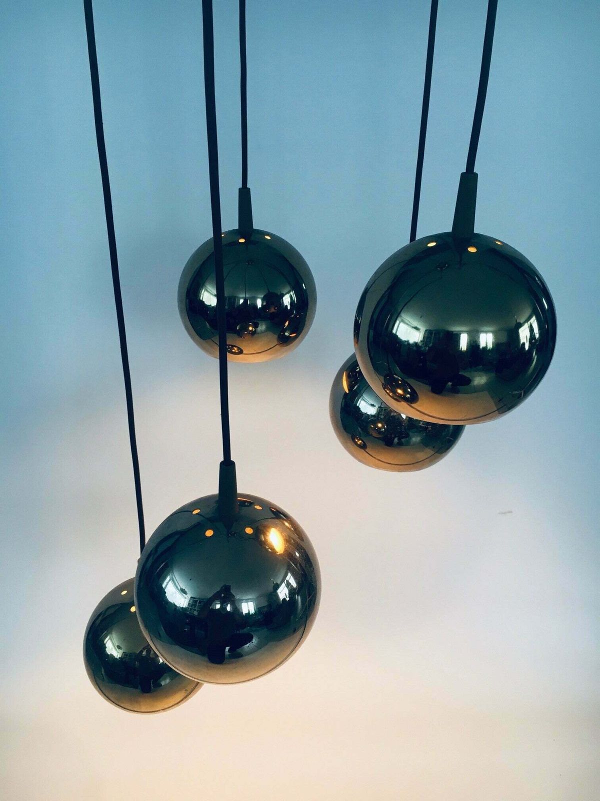 photo for sale Mid Century Design Cascade Gouden Ballen Hanglamp, Jaren 1980, Italië