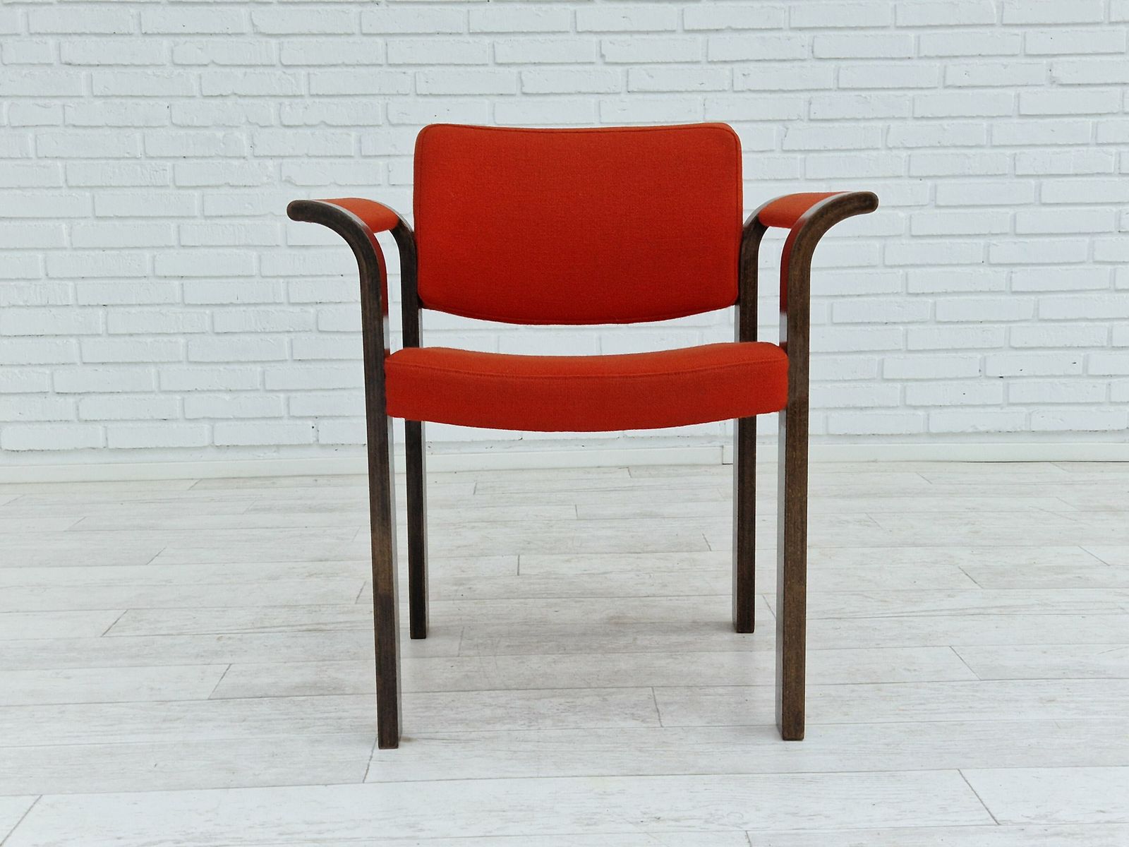photo furniture Ca. Jaren 1980, Deens Design Van Magnus Olesen, Paar Fauteuils.