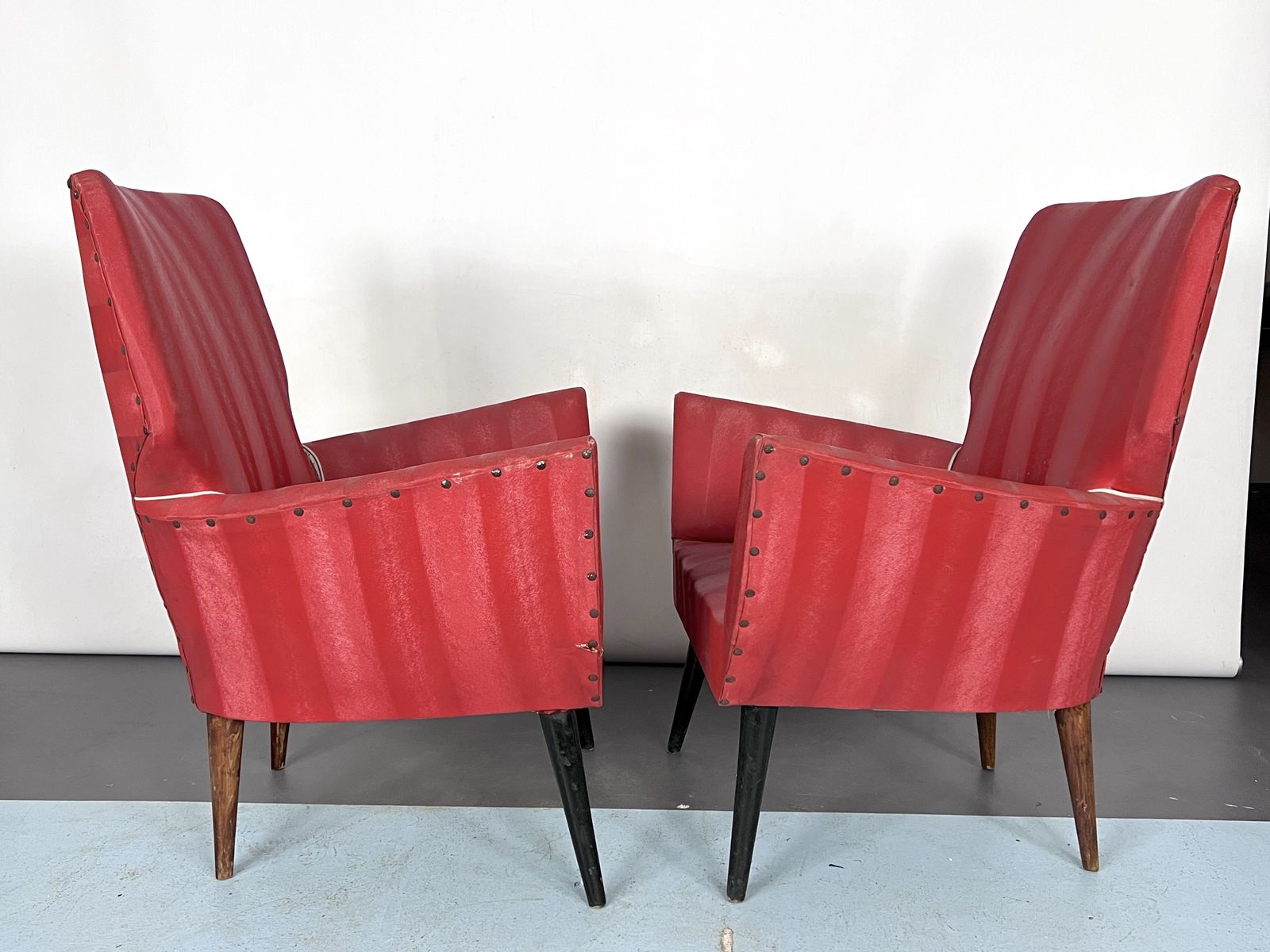 Mid Century Modern Pair Of Red Armchairs. Italy 1950s photo 1275.3