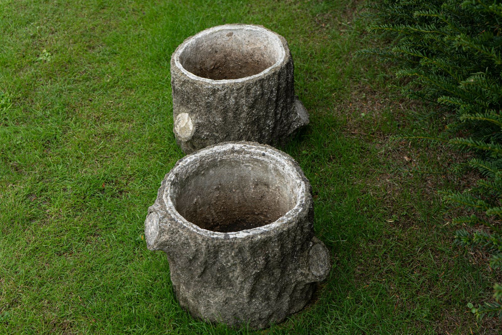 Pair Circular Faux Bois Planters photo 850.0