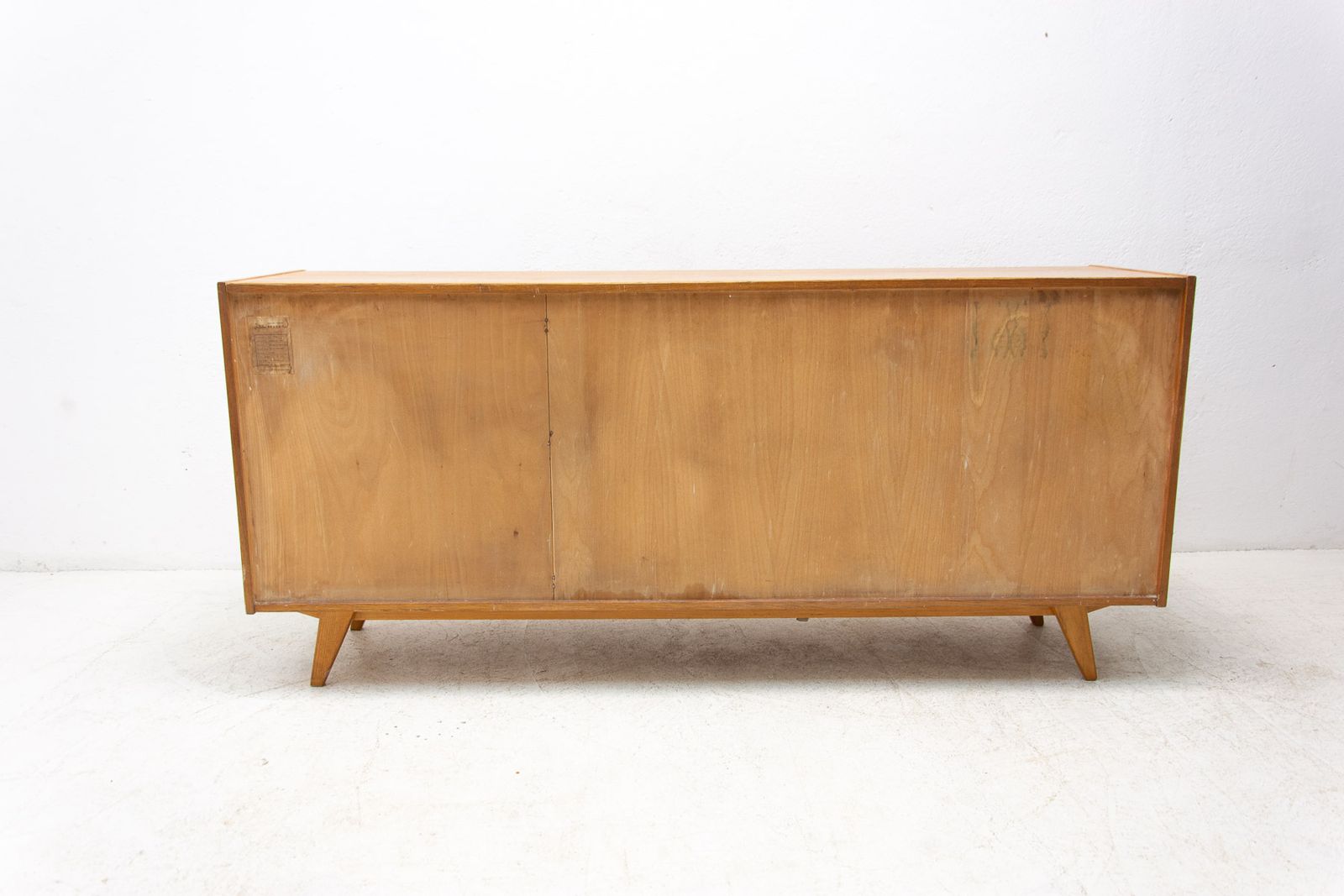 Mid Century U 460 Dressoir Van Jiří Jiroutek Voor Interiér Praha photo furniture