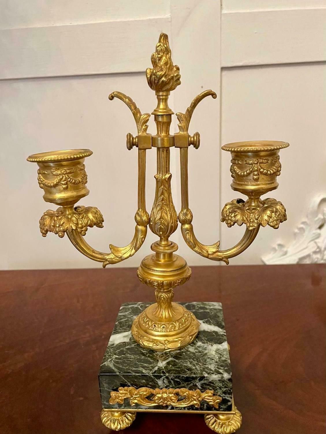 photo vintage Outstanding Quality Antique Victorian French Ornate Ormolu Clock Garniture By A