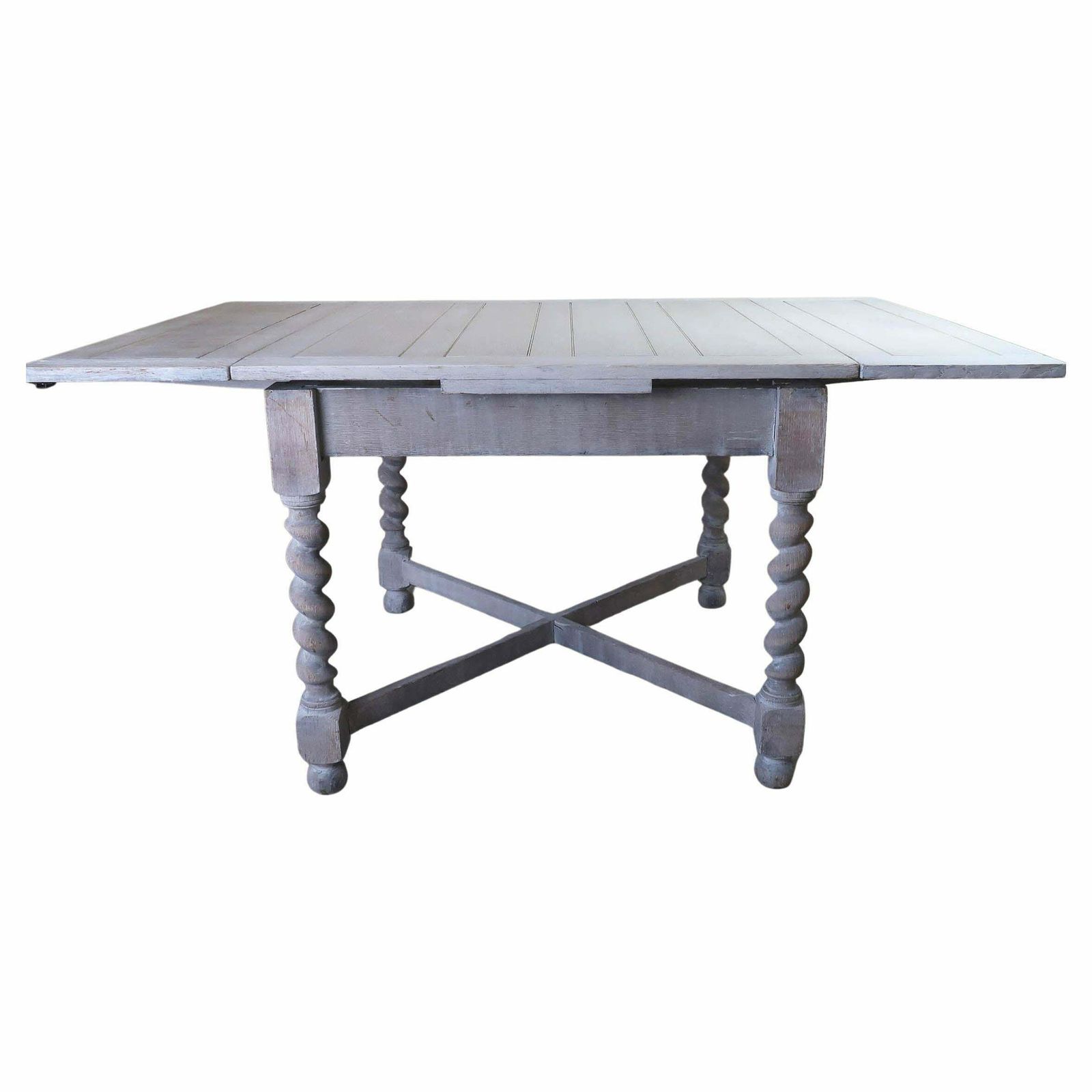 Kleine antieke eettafel van gekalkt eiken met gedraaide poten, Engels, ca. 1920