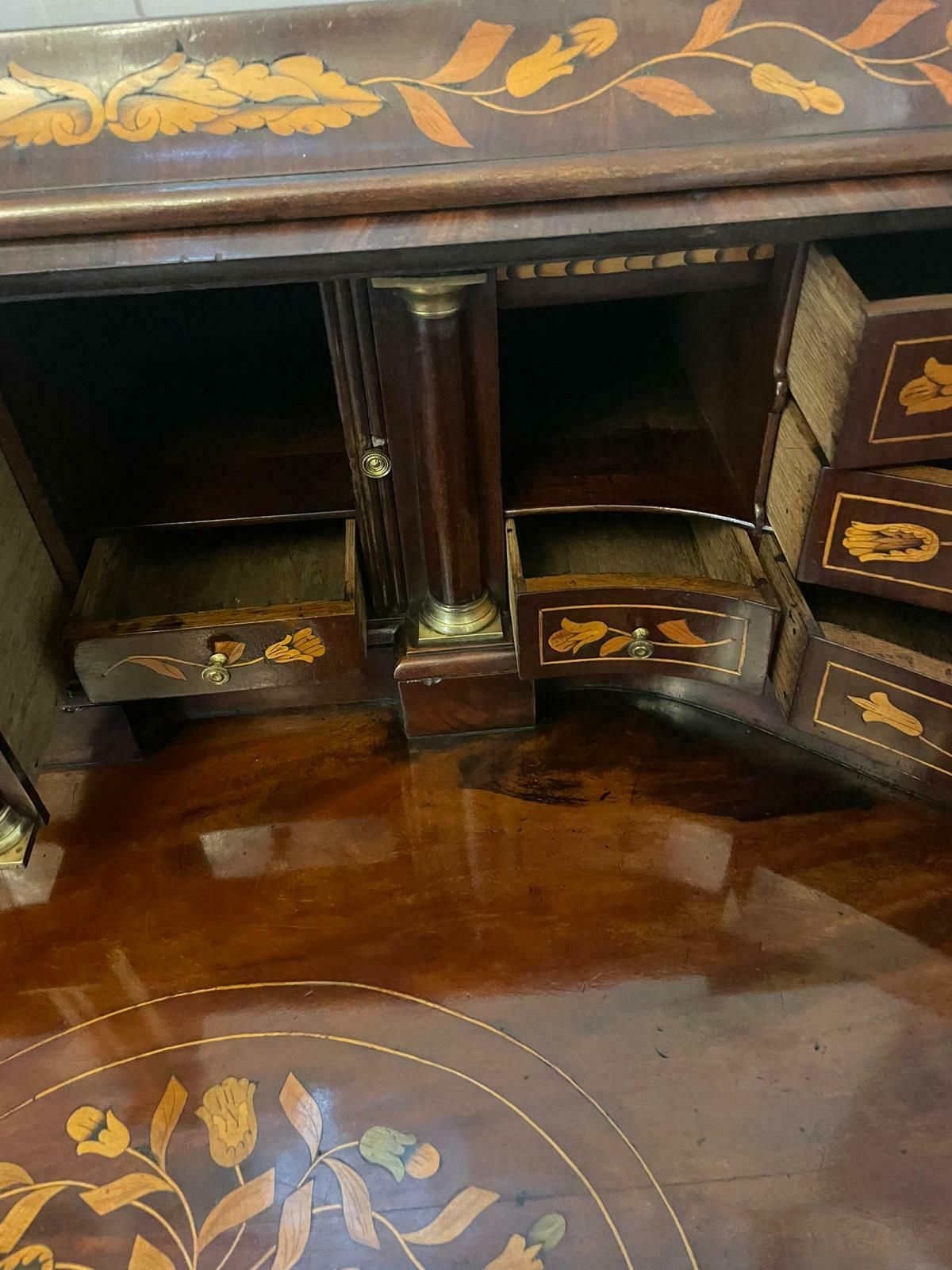 Antique 18th Century Quality Mahogany Floral Marquetry Inlaid Cylinder Bureau photo for sale