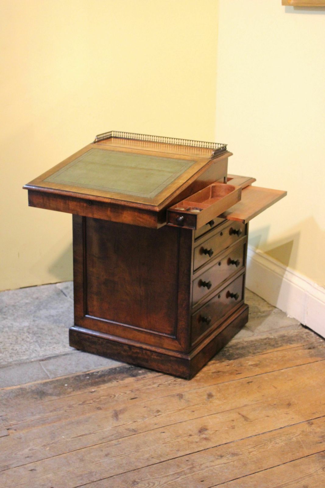 A Fine Early 19thc. Mahogany Davenport photo Furniture