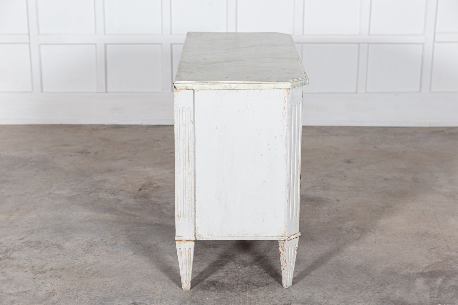 3393.0 Swedish Gustavian Chest Drawers photo
