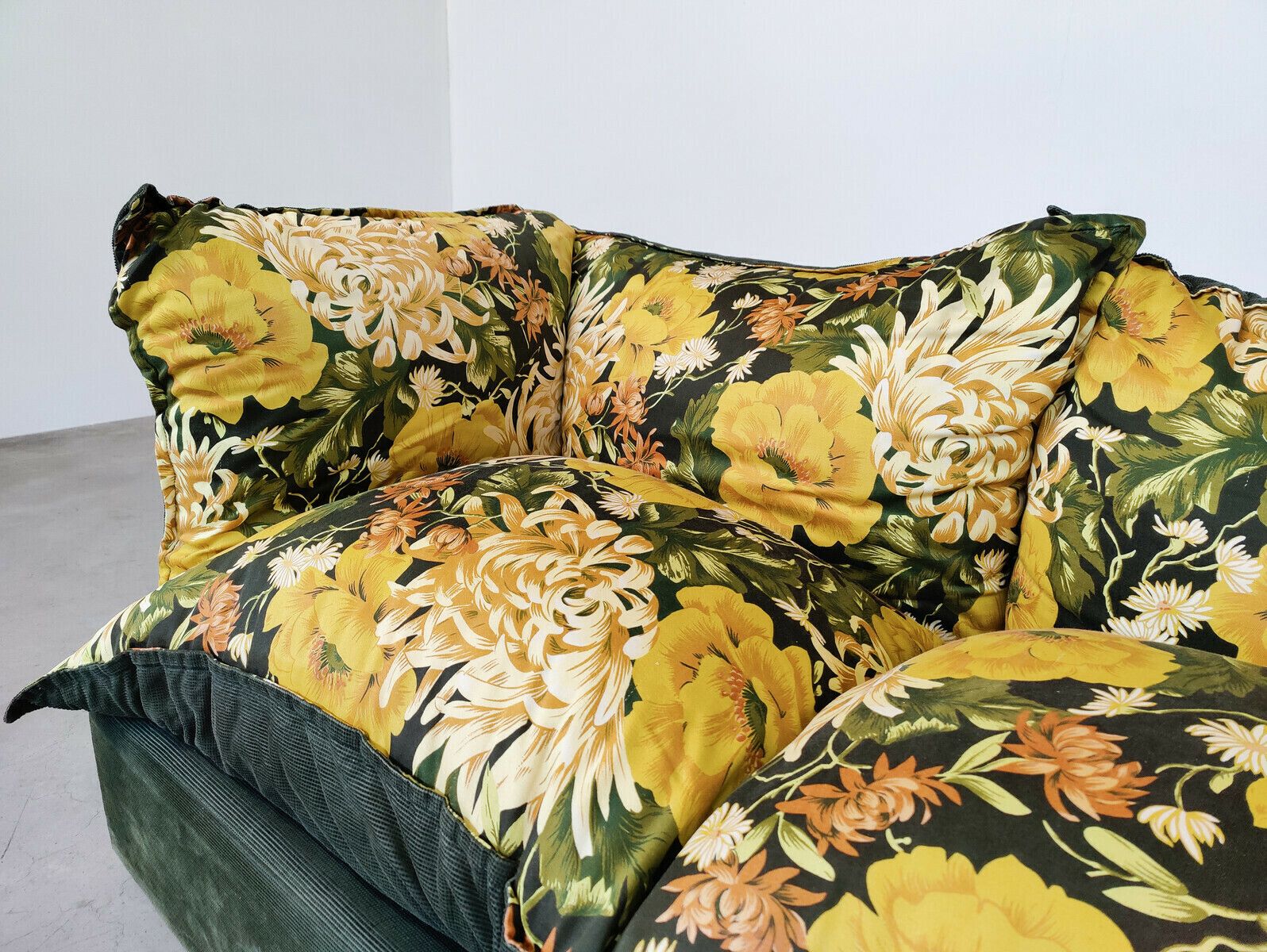 Mid Century Modern Floral Sofa In Rattan photo vinterior