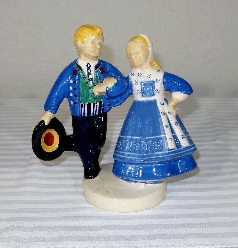 “Couple Of Young Dancers” Earthenware, By R. Micheau Vernez, Manufacture Henriot Quimper – Mid 20th Century