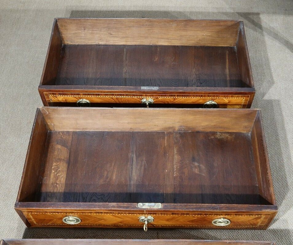 photo vintage Small Commode In Precious Wood Marquetry, Stamped Cm. Magnien, Louis XVI Period – 18th Century