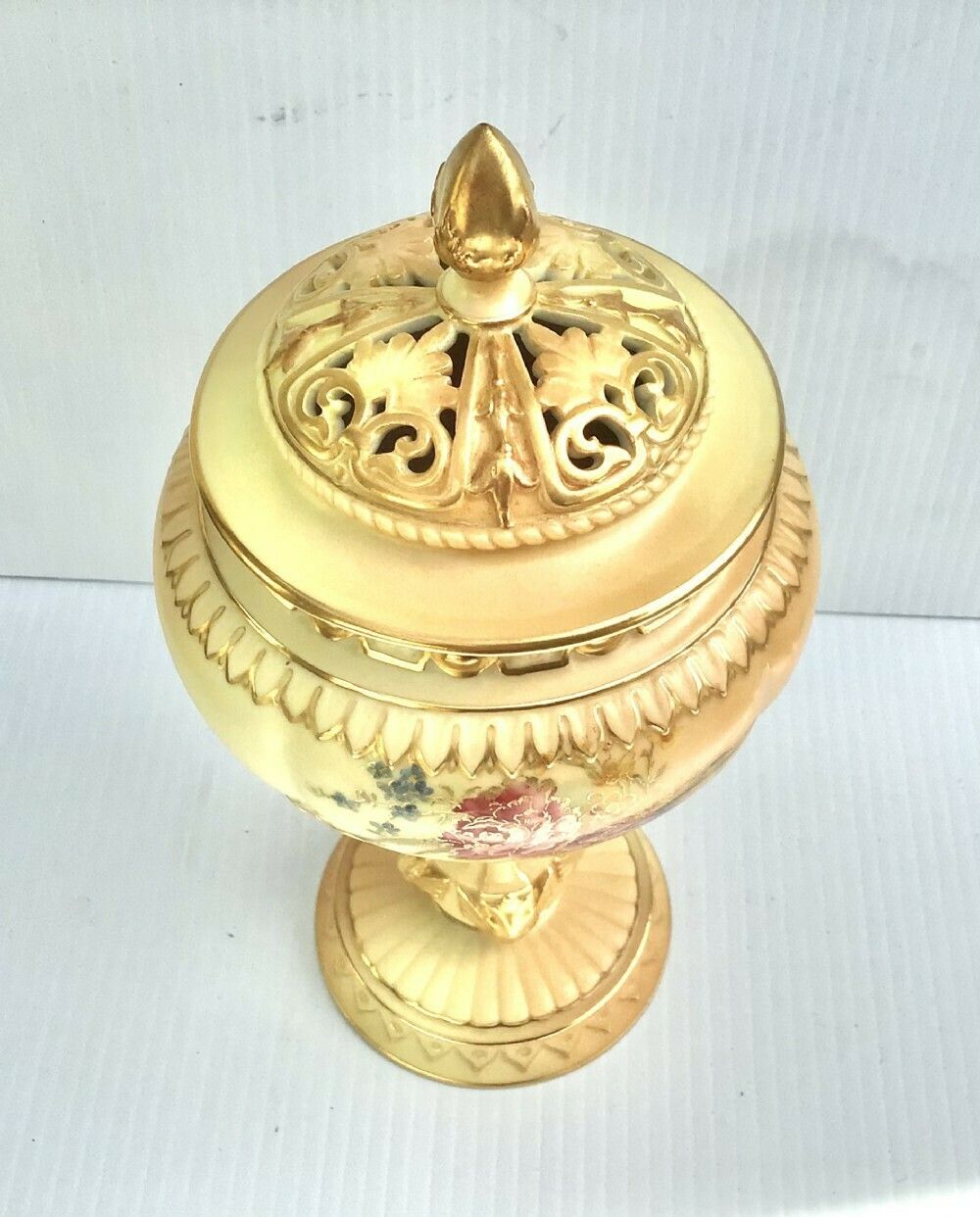 Antique Royal Worcester Blush Ivory Pot Pourri Pedestal Vase photo Home Decor