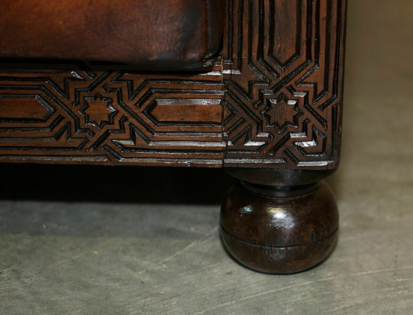 photo vinterior Fine Pair Of Fully Restored Antique Art Deco Armchairs Hand Carved Carved Panels